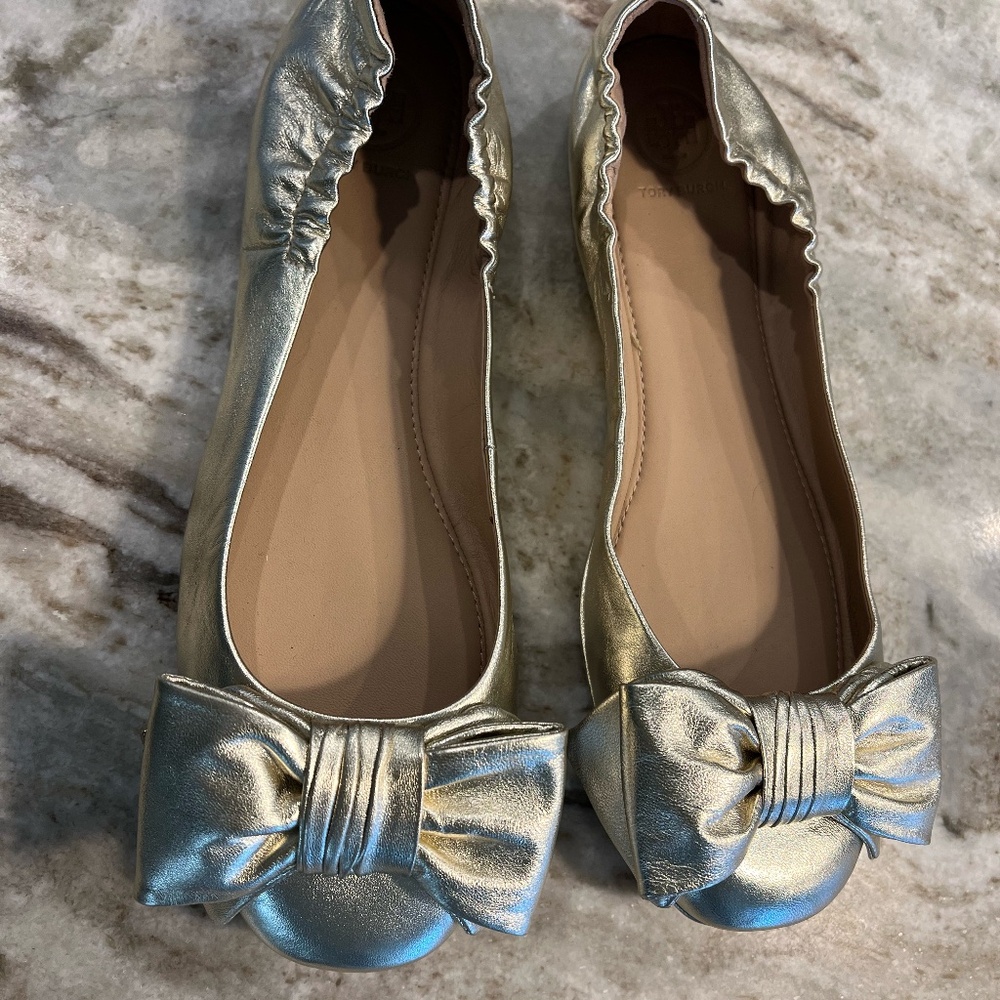 New Tory Burch Gold Bow Flats SOLD OUT